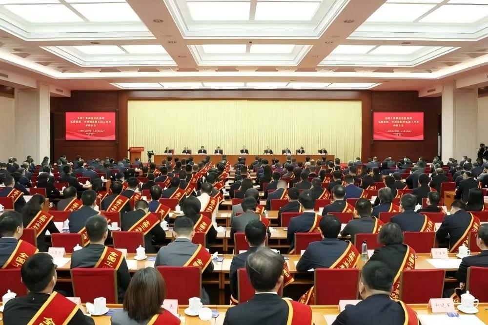 三峰透平董事長(zhǎng)熊俊杰榮獲“全國(guó)工業(yè)和信息化系統(tǒng)勞動(dòng)模范”稱(chēng)號(hào)！